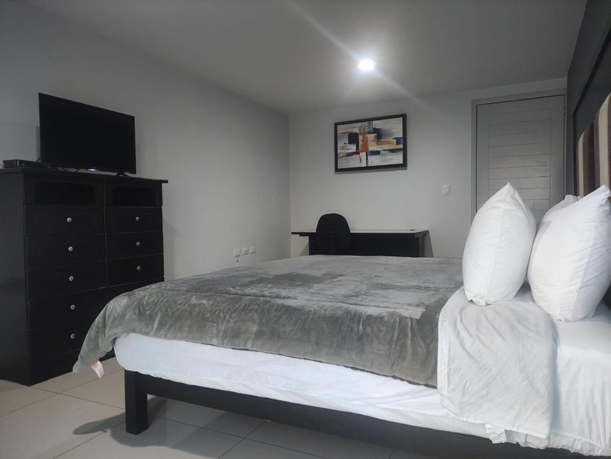 Hotel Casa Galeana Centro Con Estacionamiento Privado อากวสคาเลียนเทส ภายนอก รูปภาพ