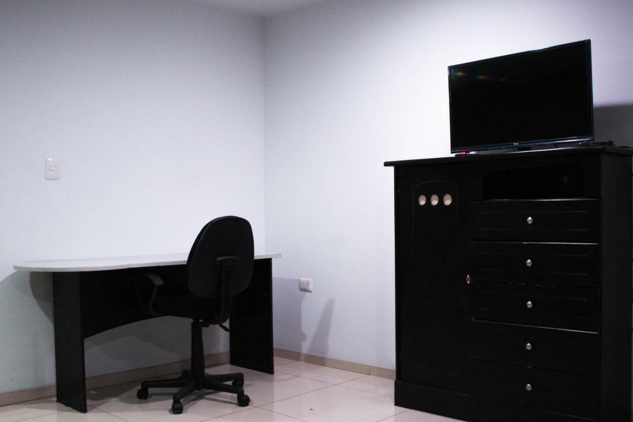 Hotel Casa Galeana Centro Con Estacionamiento Privado อากวสคาเลียนเทส ภายนอก รูปภาพ